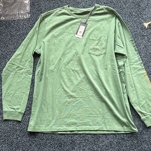 Vineyard Vines nwt green long sleeve whale pocket t shirt $78